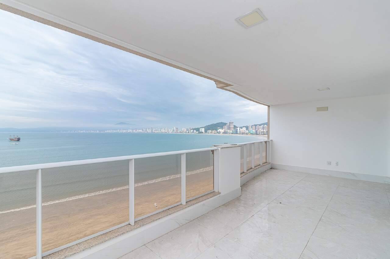 Apartamento com 4 suítes vista mar no edifício Belvedere no Canto da Praia em Itapema