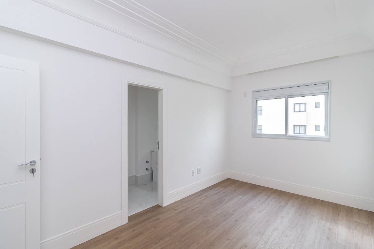 Foto do imóvel Apartamento de 4 suítes no Ed. Belvedere no Centro de Itapema