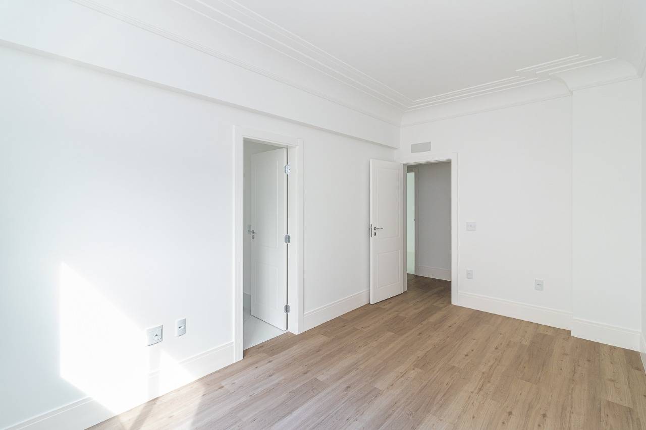 Foto do imóvel Apartamento de 4 suítes no Ed. Belvedere no Centro de Itapema