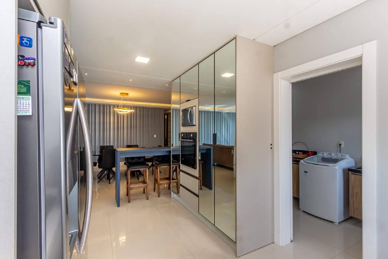 Foto do imóvel Apartamento 3 suítes no Edifício Mar das Arábias em Meia Praia Itapema – 170m²