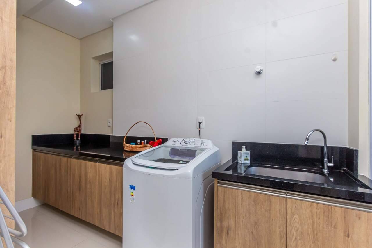 Foto do imóvel Apartamento 3 suítes no Edifício Mar das Arábias em Meia Praia Itapema – 170m²