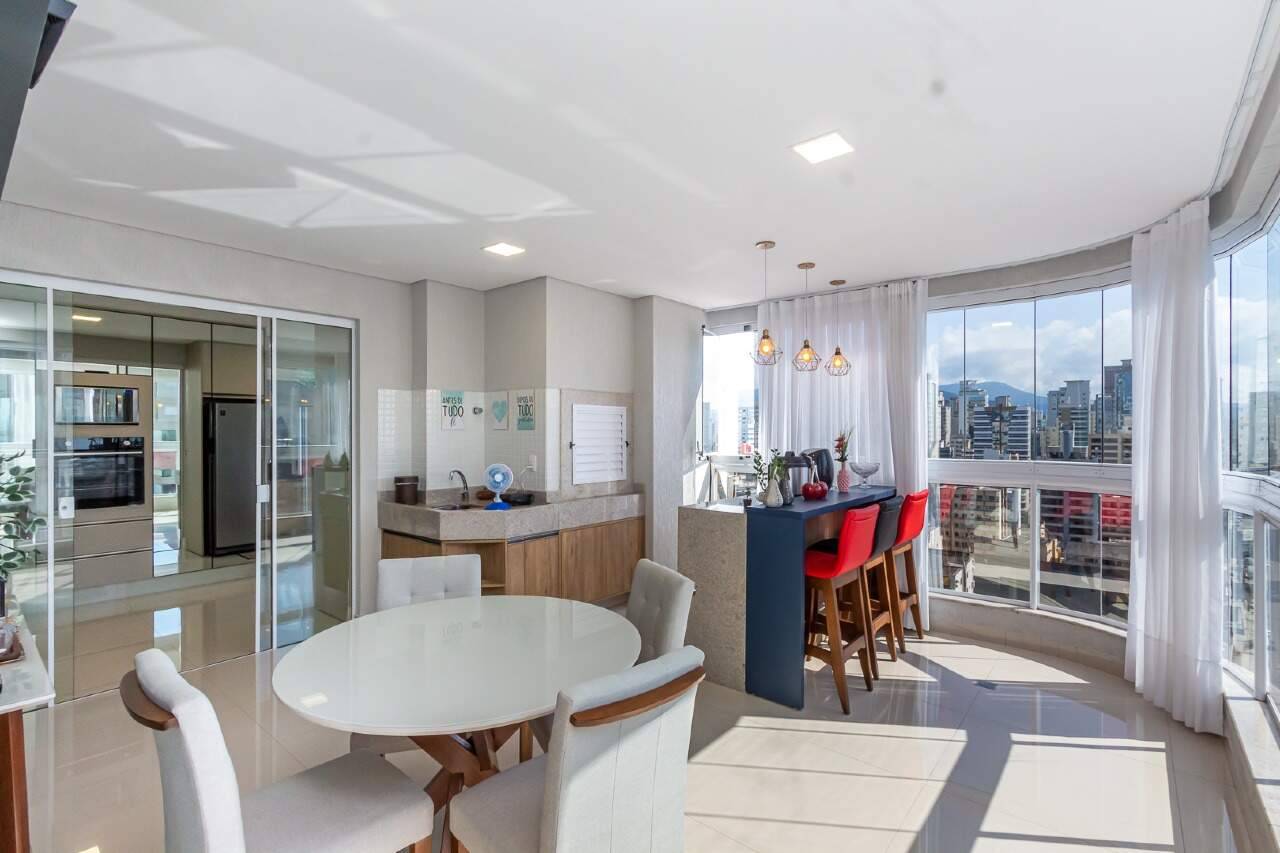 Foto do imóvel Apartamento 3 suítes no Edifício Mar das Arábias em Meia Praia Itapema – 170m²