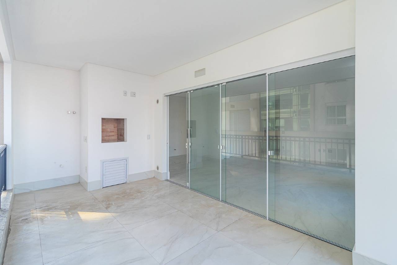 Foto do imóvel Apartamento 4 suítes no Edifício La Belle – 196m² a 60m do mar em Meia Praia, Itapema