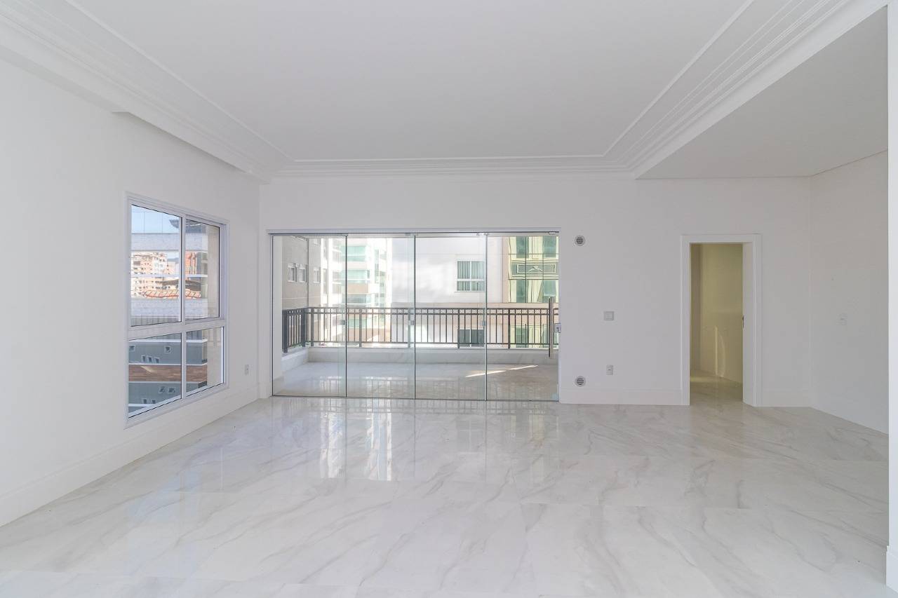 Foto do imóvel Apartamento 4 suítes no Edifício La Belle – 196m² a 60m do mar em Meia Praia, Itapema