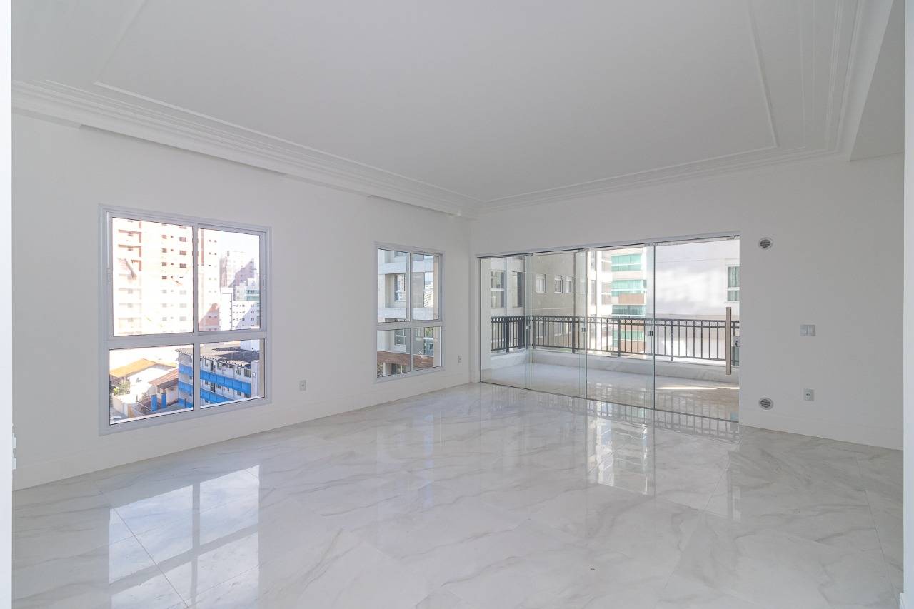Foto do imóvel Apartamento 4 suítes no Edifício La Belle – 196m² a 60m do mar em Meia Praia, Itapema