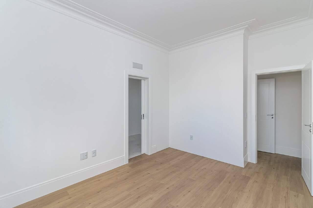Foto do imóvel Apartamento 4 suítes no Edifício La Belle – 196m² a 60m do mar em Meia Praia, Itapema