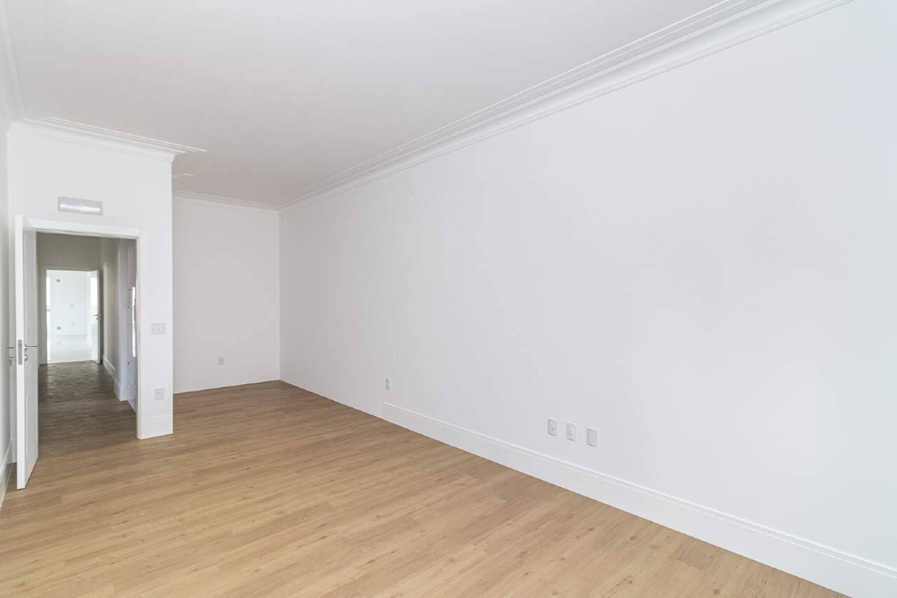Foto do imóvel Apartamento 4 suítes no Edifício La Belle – 196m² a 60m do mar em Meia Praia, Itapema