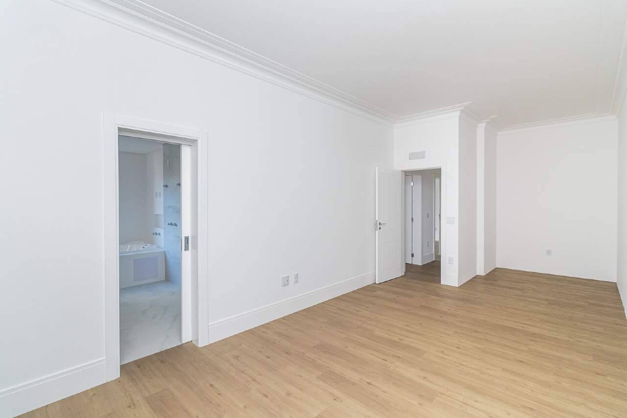 Foto do imóvel Apartamento 4 suítes no Edifício La Belle – 196m² a 60m do mar em Meia Praia, Itapema