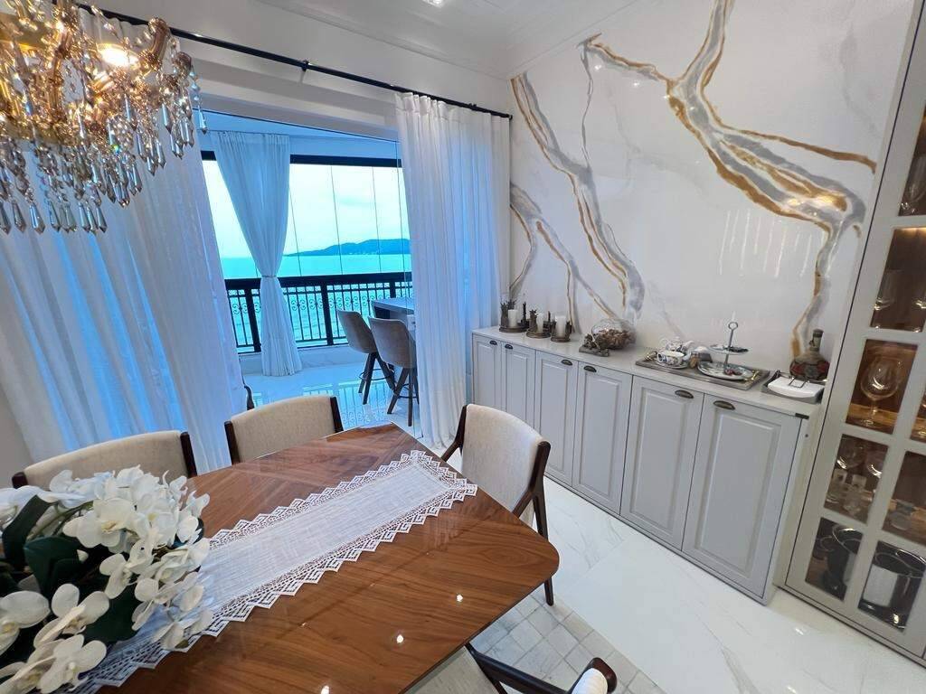 Foto do imóvel Apartamento no La Rivière com 3 suítes e 140m² frente mar – Meia Praia, Itapema