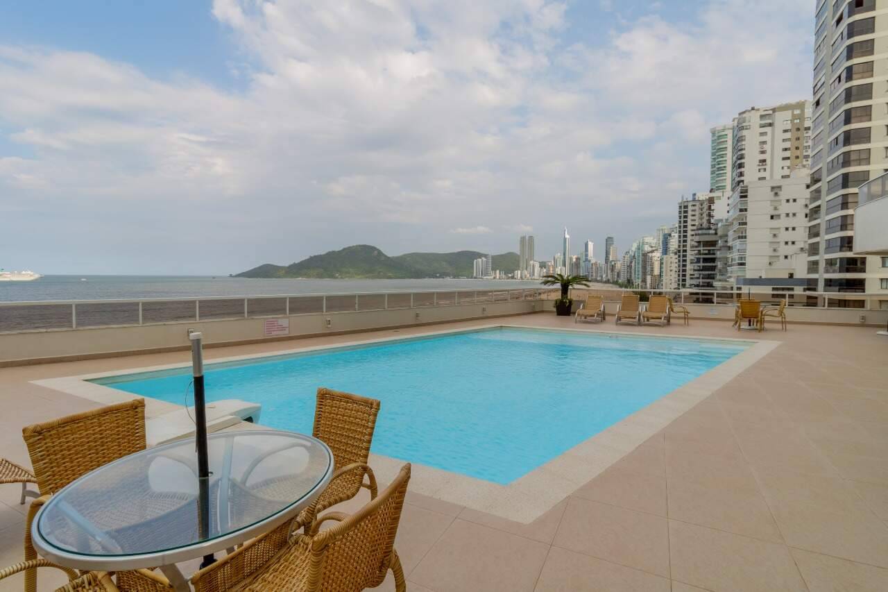Foto do imóvel Apartamento com 2 Dormitórios no Marquês de Olinda em Balneário Camboriú-Centro