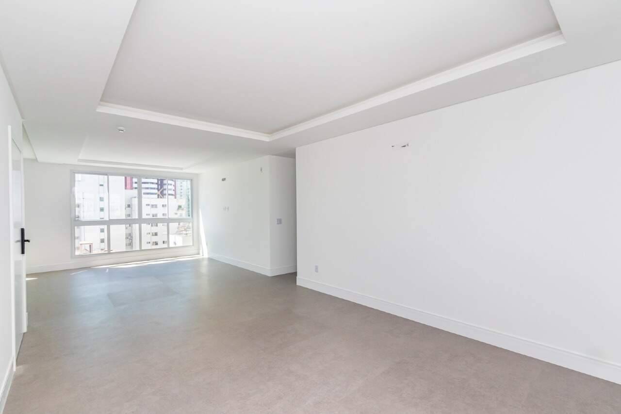 Foto do imóvel Apartamento no Edifício Villa Alba – 4 Quartos, 4 Suítes, 5 Banheiros no Centro de Balneário Camboriú