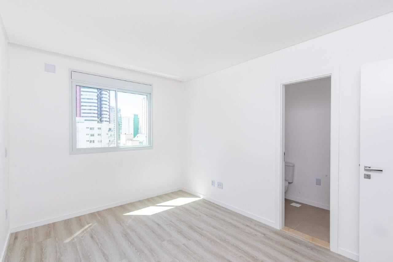 Foto do imóvel Apartamento no Edifício Villa Alba – 4 Quartos, 4 Suítes, 5 Banheiros no Centro de Balneário Camboriú