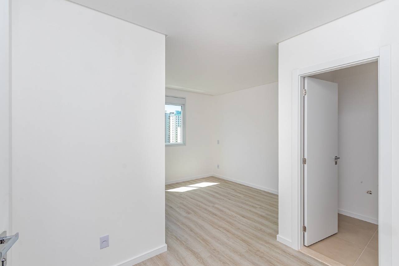 Foto do imóvel Apartamento no Edifício Villa Alba com 4 Suítes, 5 Banheiros e 3 Vagas no Centro de Balneário Camboriú