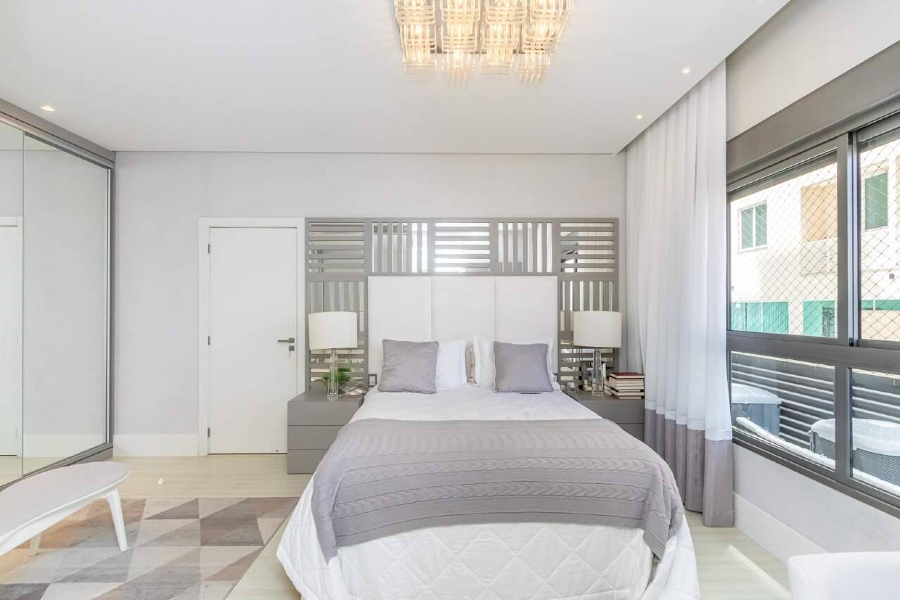 Foto do imóvel Apartamento 4 suites Quadra Mar Mobiliado a venda no Edifício Milano em Meia Praia.