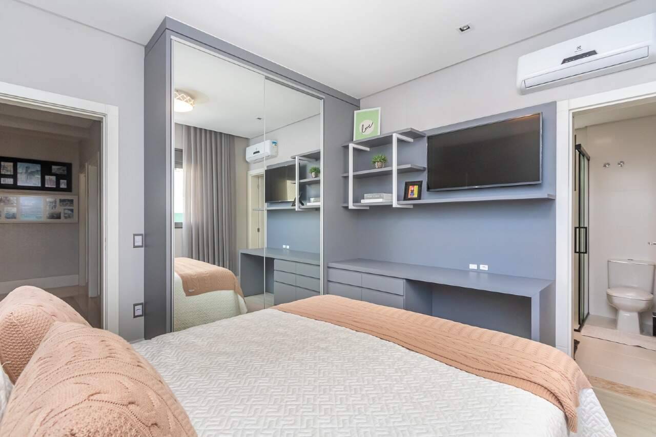 Foto do imóvel Apartamento 4 suites Quadra Mar Mobiliado a venda no Edifício Milano em Meia Praia.