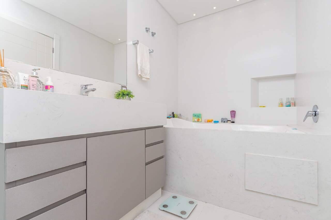 Foto do imóvel Apartamento 4 suites Quadra Mar Mobiliado a venda no Edifício Milano em Meia Praia.