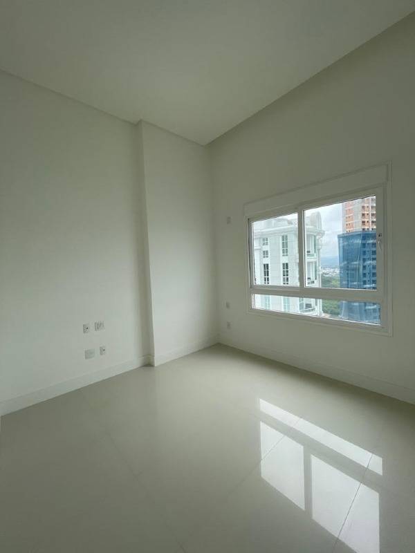 Foto do imóvel Cobertura Triplex Vista Mar com 07 Suítes á venda no Edifício Gran Palazzo em Balneário Camboriú