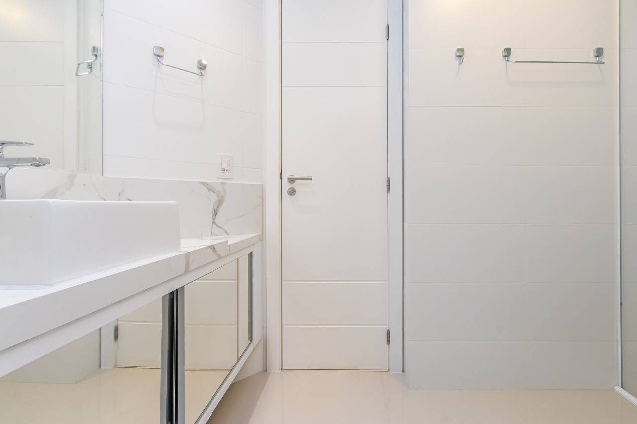 Foto do imóvel Apartamento Mobiliado com 04 dormitórios á venda no Edifício Puerto Velero em Balneário Camboriú
