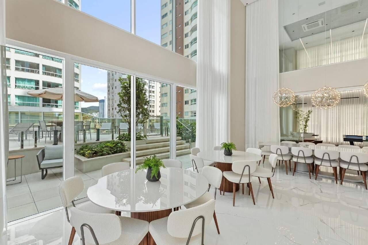 Foto do imóvel Apartamento Vista Mar com 3 suítes no Edifício Skyline Tower na Barra Norte em Balneário Camboriú