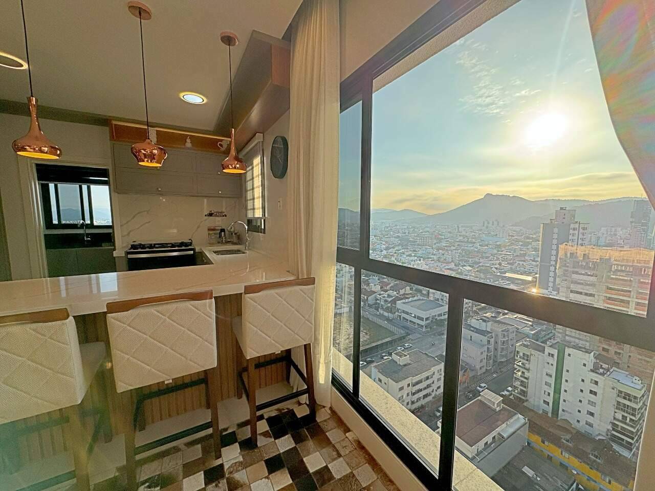 Apartamento 4 dormitórios Edifício Solar di Siena no Centro de Balneário Camboriú