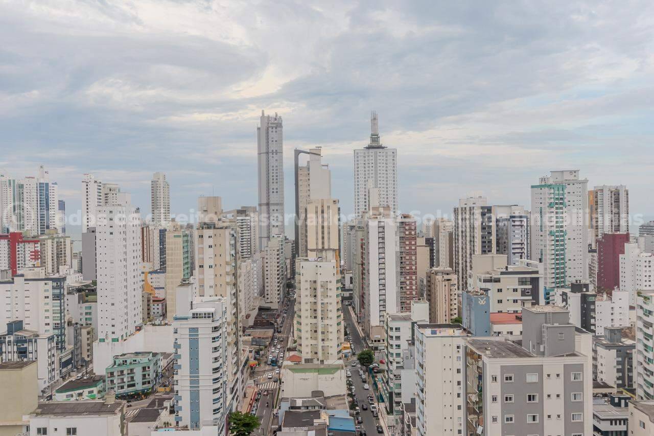 Foto do imóvel Apartamento com 03 suítes á venda no Edifício Home Square no Centro em Balneário Camboriú