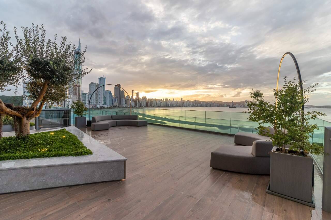 Apartamento com 4 Suítes no Edifício Pharos na Barra Sul em Balneário Camboriú