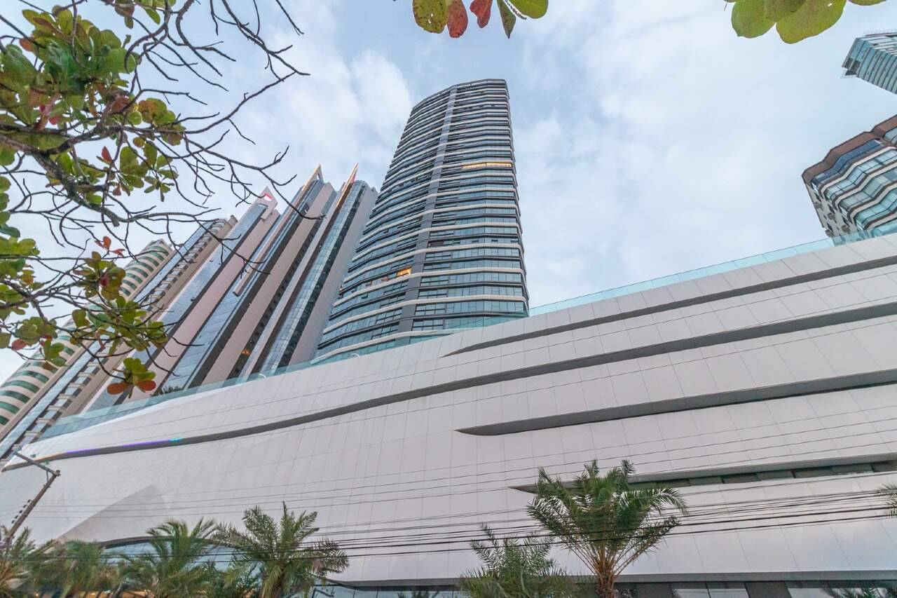 Foto do imóvel Apartamento 4 Suítes à Venda no Edifício Pharos – Beira-Mar, Balneário Camboriú