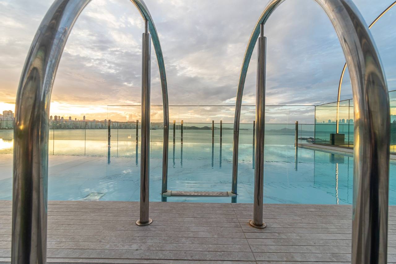 Foto do imóvel Apartamento 4 Suítes à Venda no Edifício Pharos – Beira-Mar, Balneário Camboriú