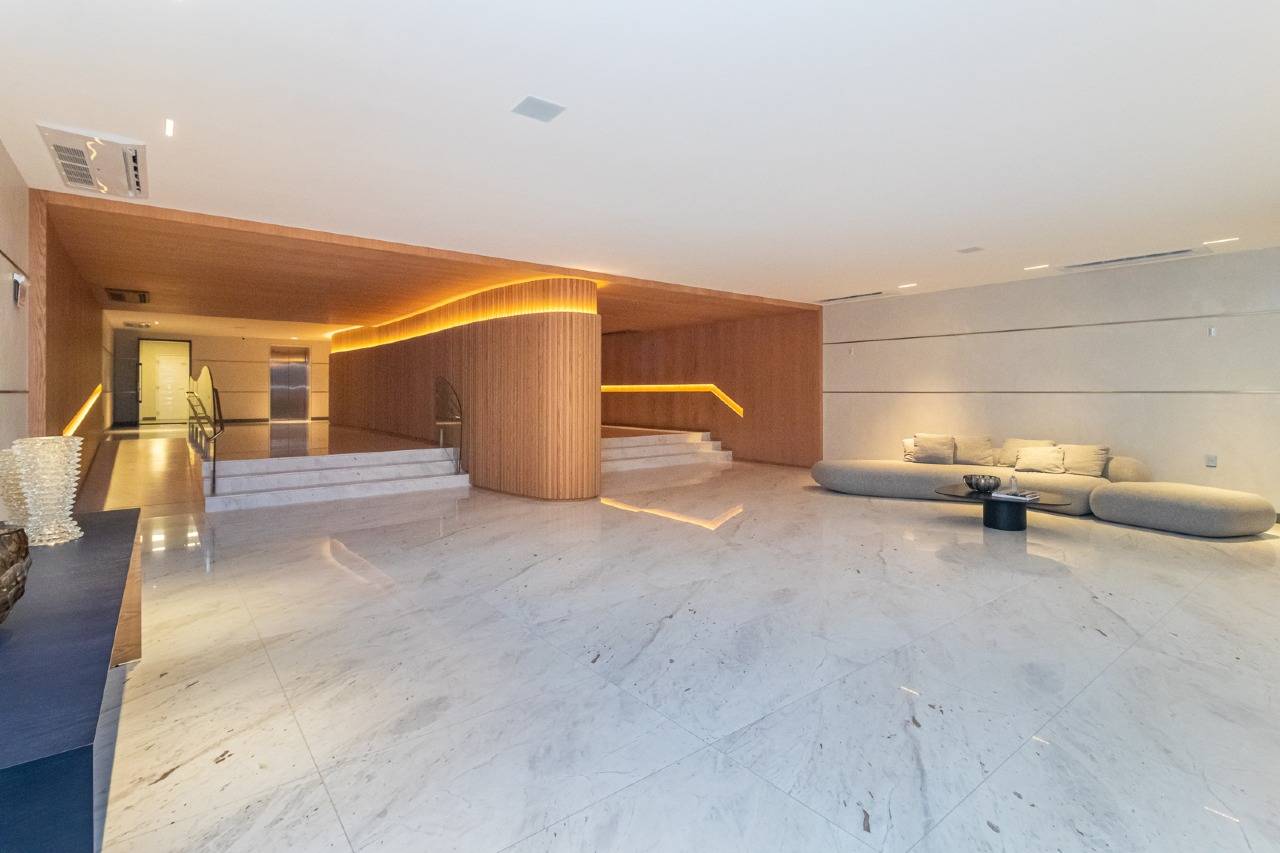 Foto do imóvel Apartamento 4 Suítes à Venda no Edifício Pharos – Beira-Mar, Balneário Camboriú
