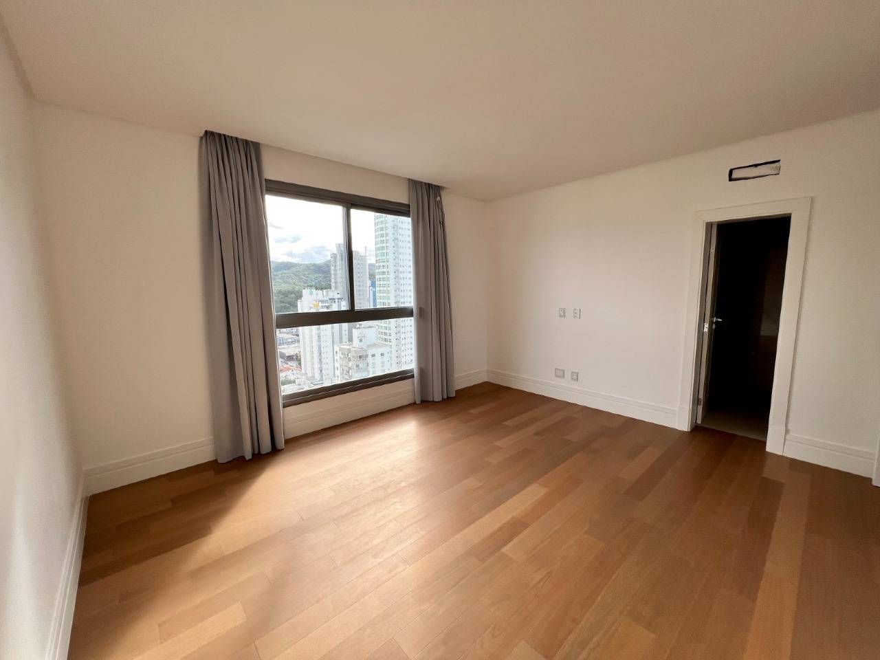 Foto do imóvel Apartamento Frente Mar com 04 suítes á venda no Edifício Splendido em Balneário Camboriú