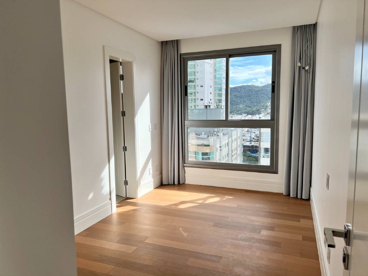 Foto do imóvel Apartamento Frente Mar com 04 suítes á venda no Edifício Splendido em Balneário Camboriú