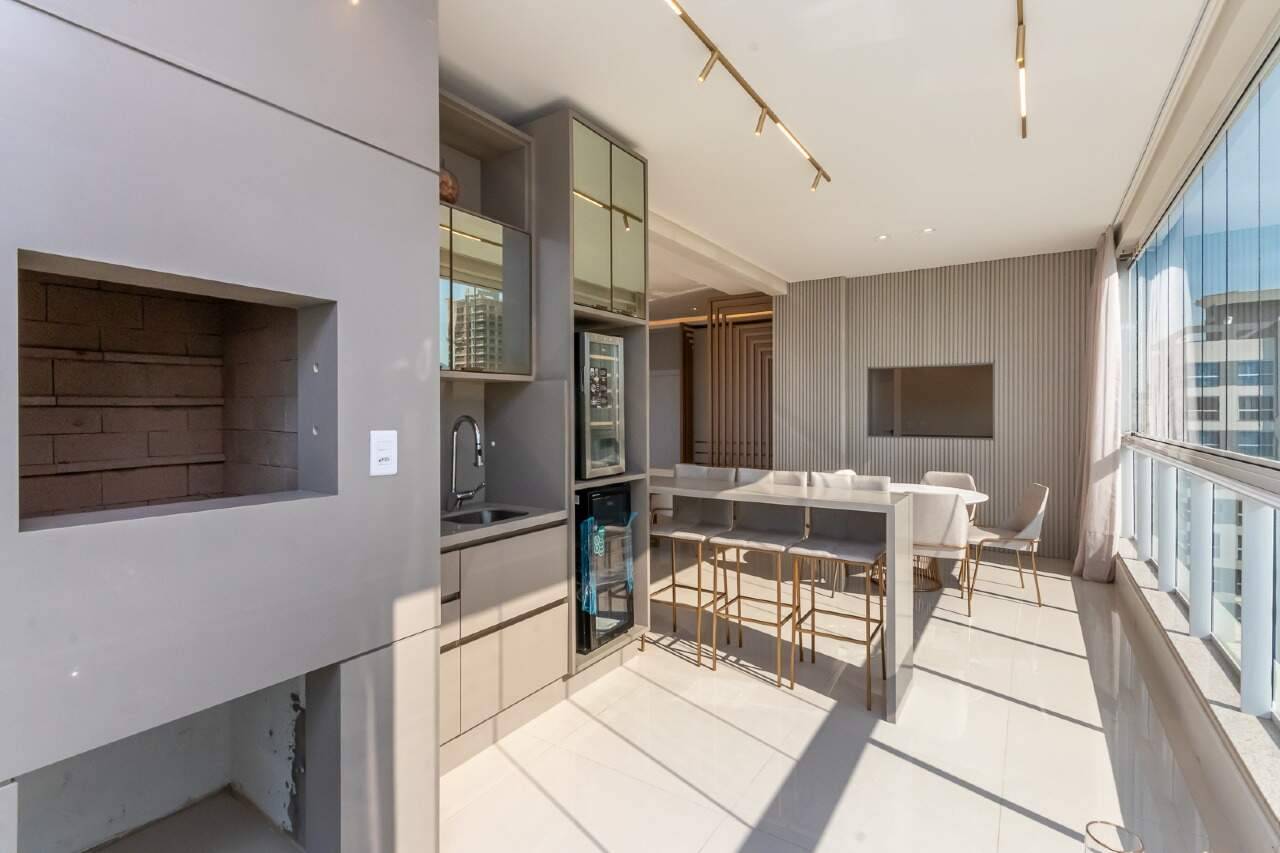 Foto do imóvel Apartamento a venda no Edificio Cambirela com 04 Quartos sendo 04 Suites em Itapema Meia Praia