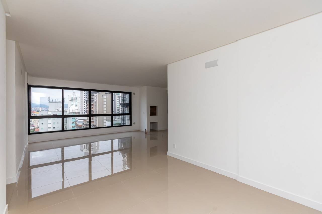 Foto do imóvel Apartamento com 03 suítes á venda no Edifício Porto Rotterdam em Balneário Camboriú