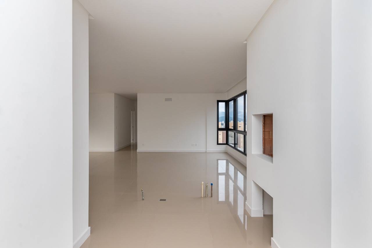 Foto do imóvel Apartamento com 03 suítes á venda no Edifício Porto Rotterdam em Balneário Camboriú
