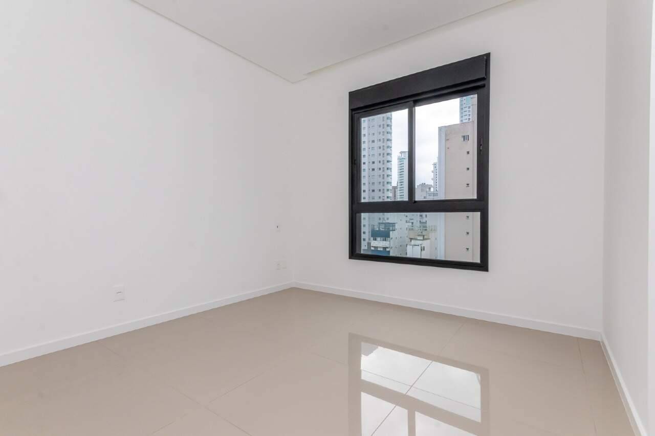 Foto do imóvel Apartamento com 03 suítes á venda no Edifício Porto Rotterdam em Balneário Camboriú