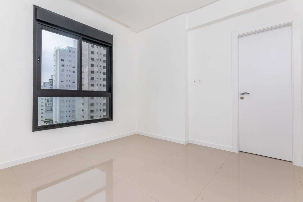 Foto do imóvel Apartamento com 03 suítes á venda no Edifício Porto Rotterdam em Balneário Camboriú