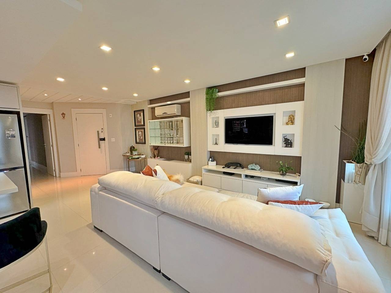 Apartamento mobiliado com 03 suítes no Opera Plaza no Centro em Balneário Camboriú