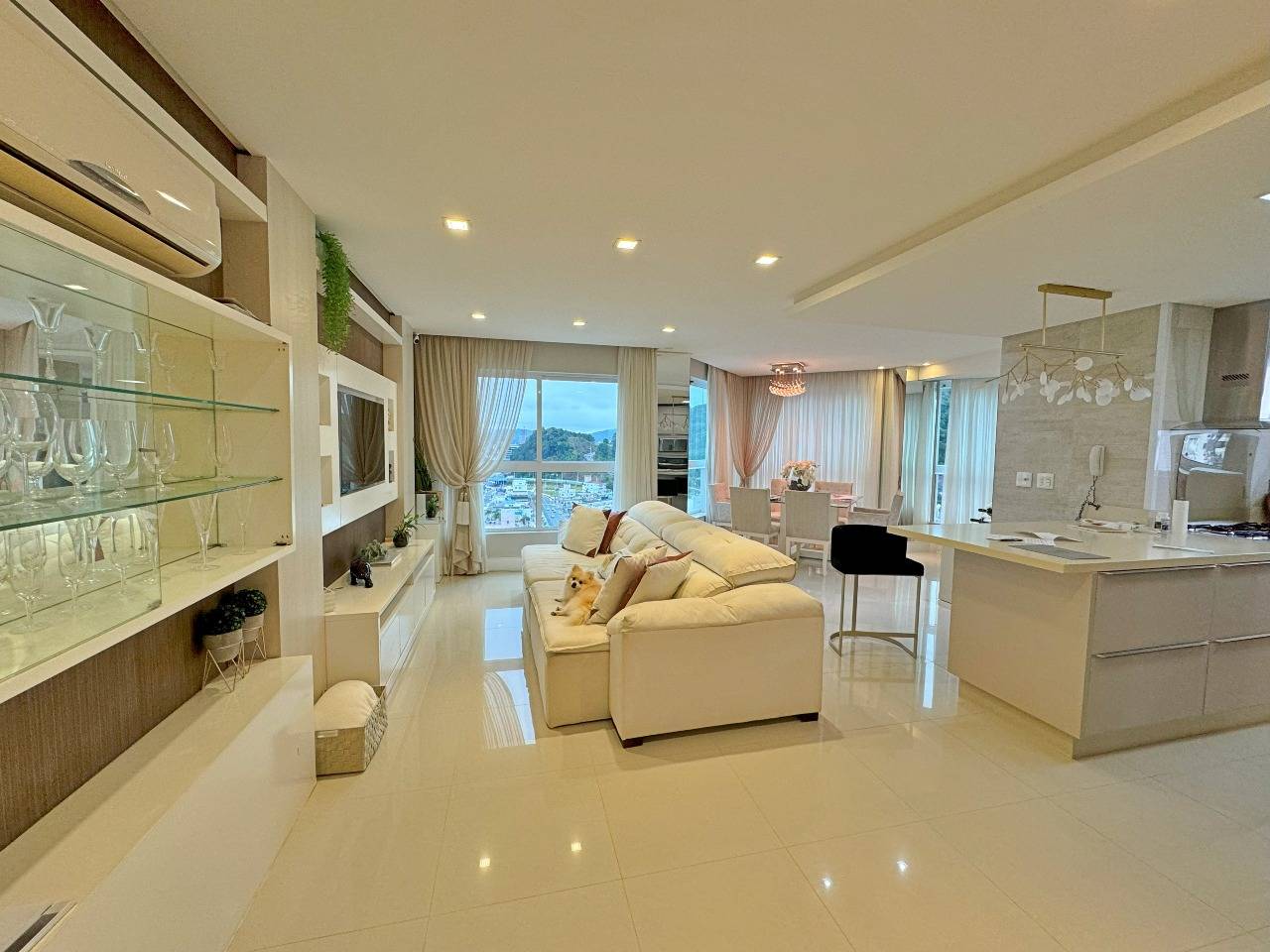 Foto do imóvel Apartamento mobiliado com 03 suítes no Opera Plaza em Balneário Camboriú