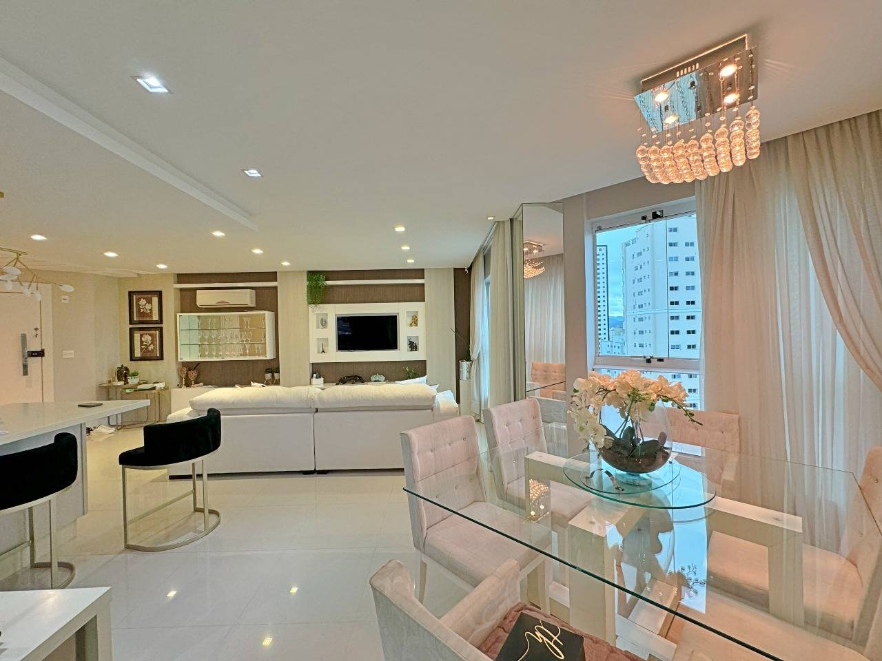 Foto do imóvel Apartamento mobiliado com 03 suítes no Opera Plaza em Balneário Camboriú