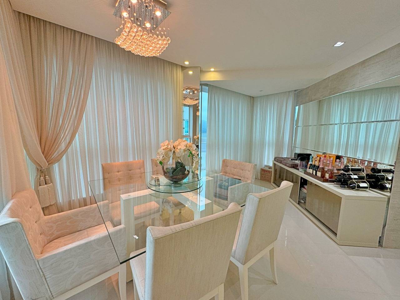 Foto do imóvel Apartamento mobiliado com 03 suítes no Opera Plaza em Balneário Camboriú