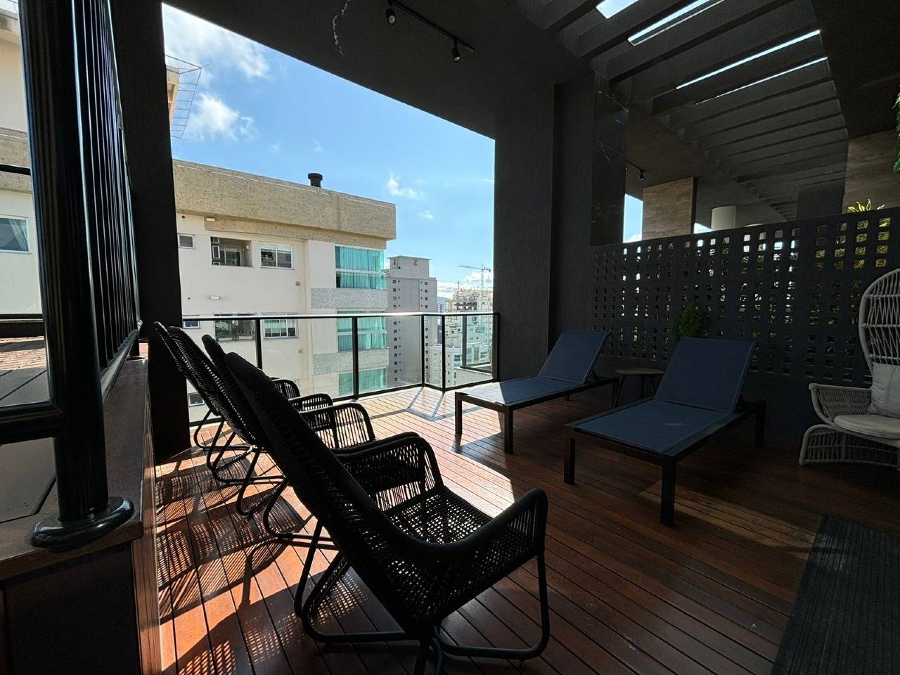 Foto do imóvel Apartamento a venda no Edificio Sunsky Tower com 04 quartos sendo 04 suites em Itapema Meia Praia