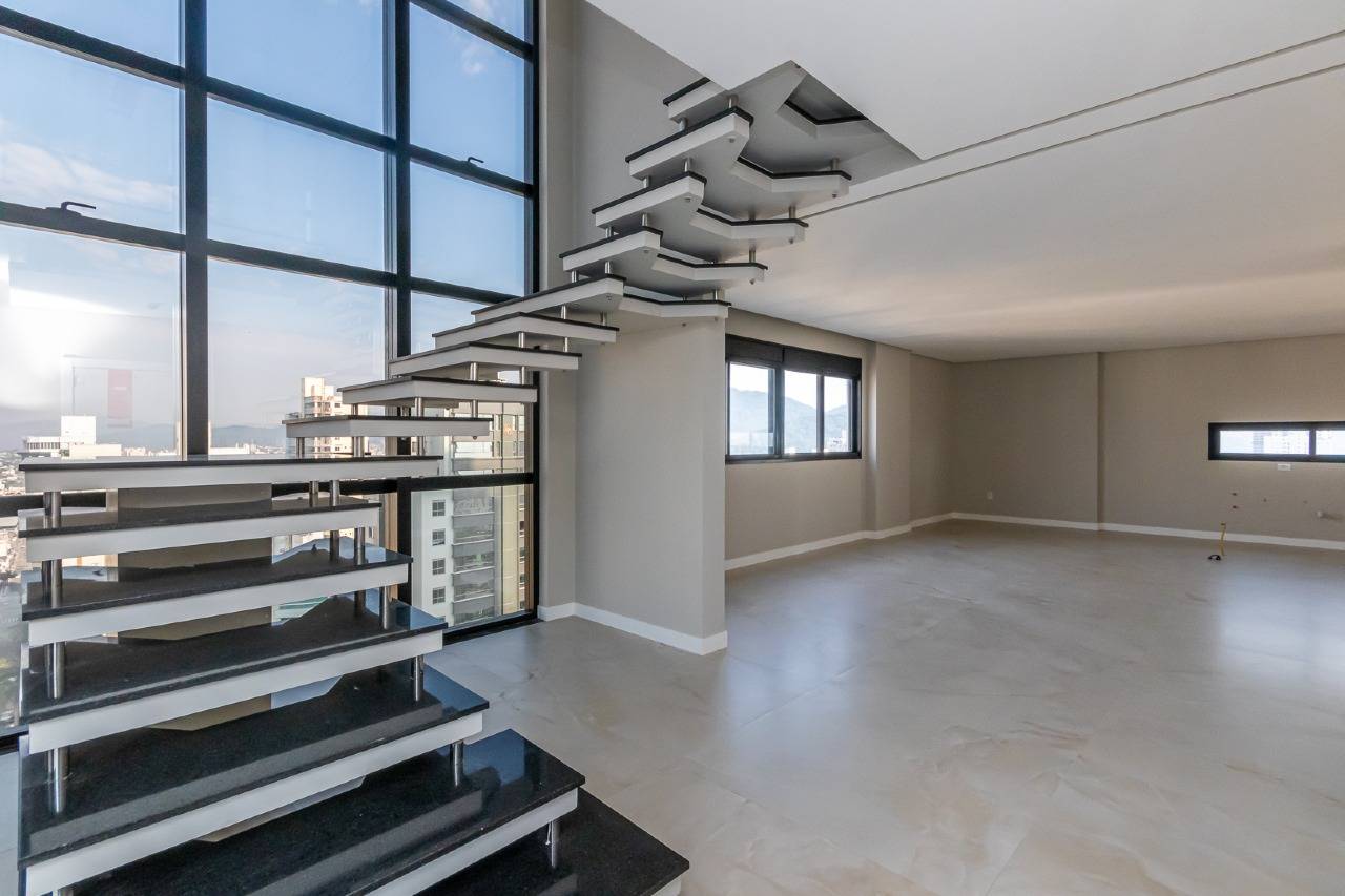 Cobertura Duplex com 03 suítes á venda no Edifício Bonne Vie no Centro em Balneário Camboriú