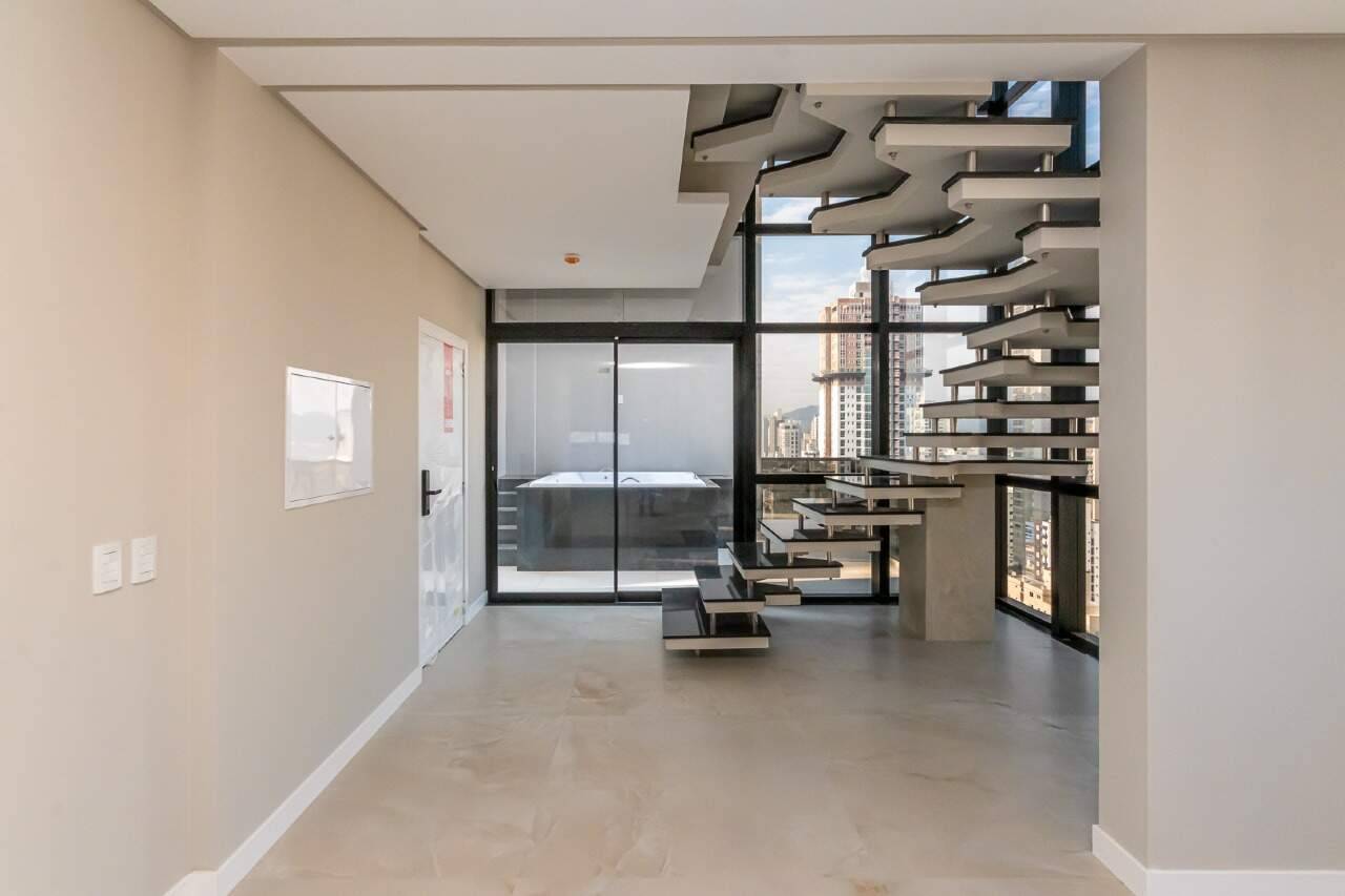 Foto do imóvel Cobertura Duplex Mobiliado com 03 suítes á venda no Edifício Bonne Vie em Balneário Camboriú
