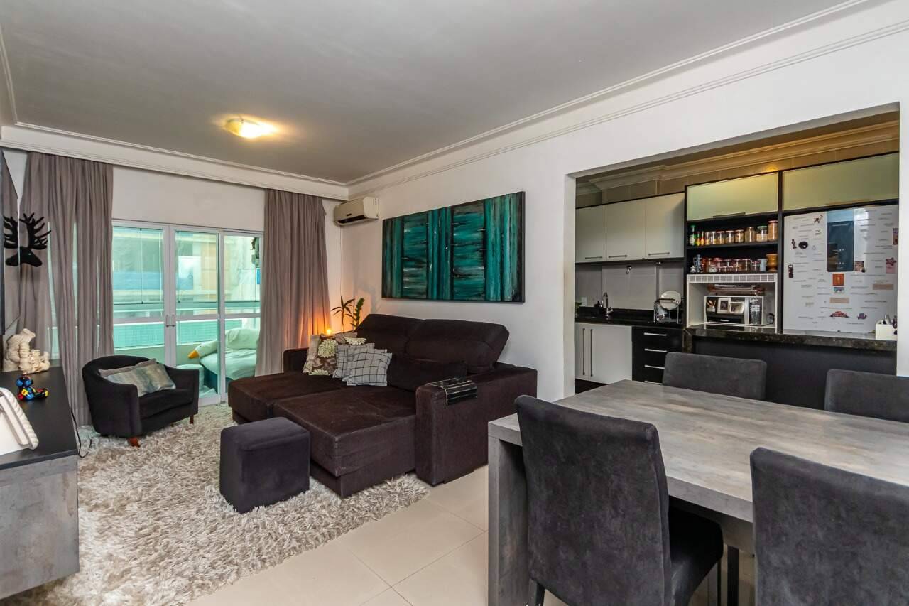 Apartamento com 2 dormitórios no Golden Tower One no Centro de Balneário Camboriú