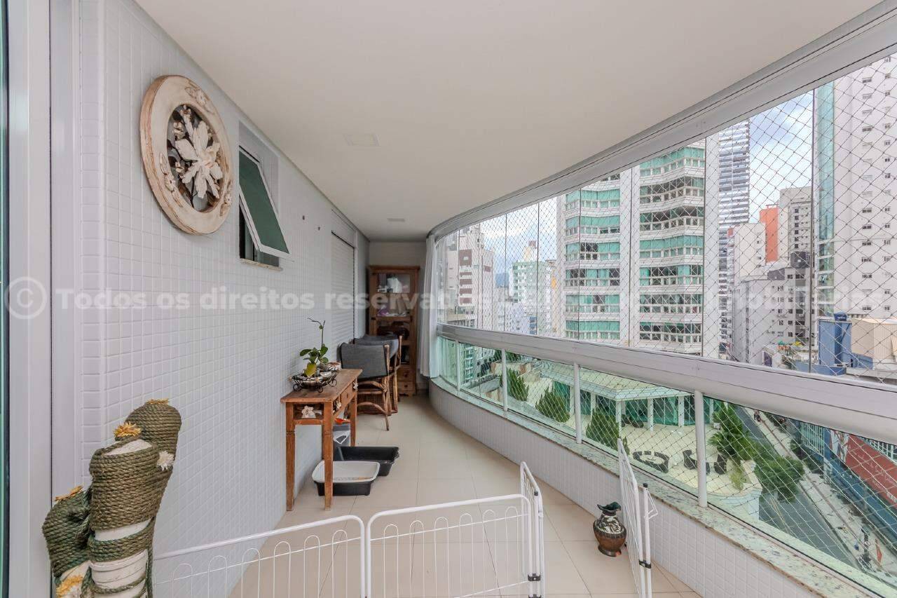 Foto do imóvel Apartamento Mobiliado com 03 suítes á venda no Edifício Alexandria em Balneário Camboriú