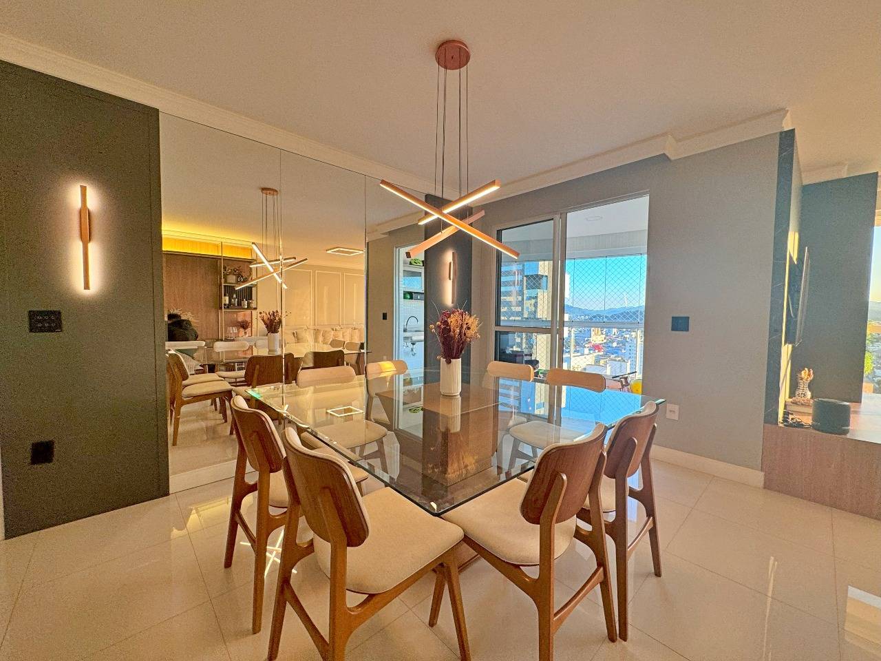 Foto do imóvel Apartamento 3 Suítes Mobiliado à Venda no Edifício Royalton – Balneário Camboriú