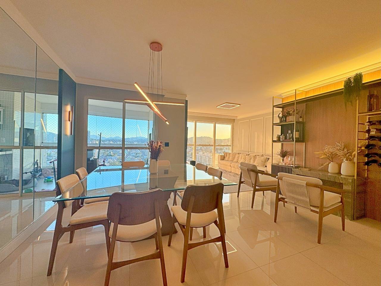 Foto do imóvel Apartamento 3 Suítes Mobiliado à Venda no Edifício Royalton – Balneário Camboriú