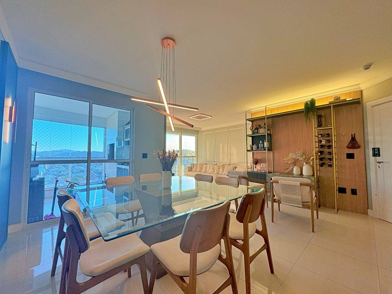 Foto do imóvel Apartamento 3 Suítes Mobiliado à Venda no Edifício Royalton – Balneário Camboriú