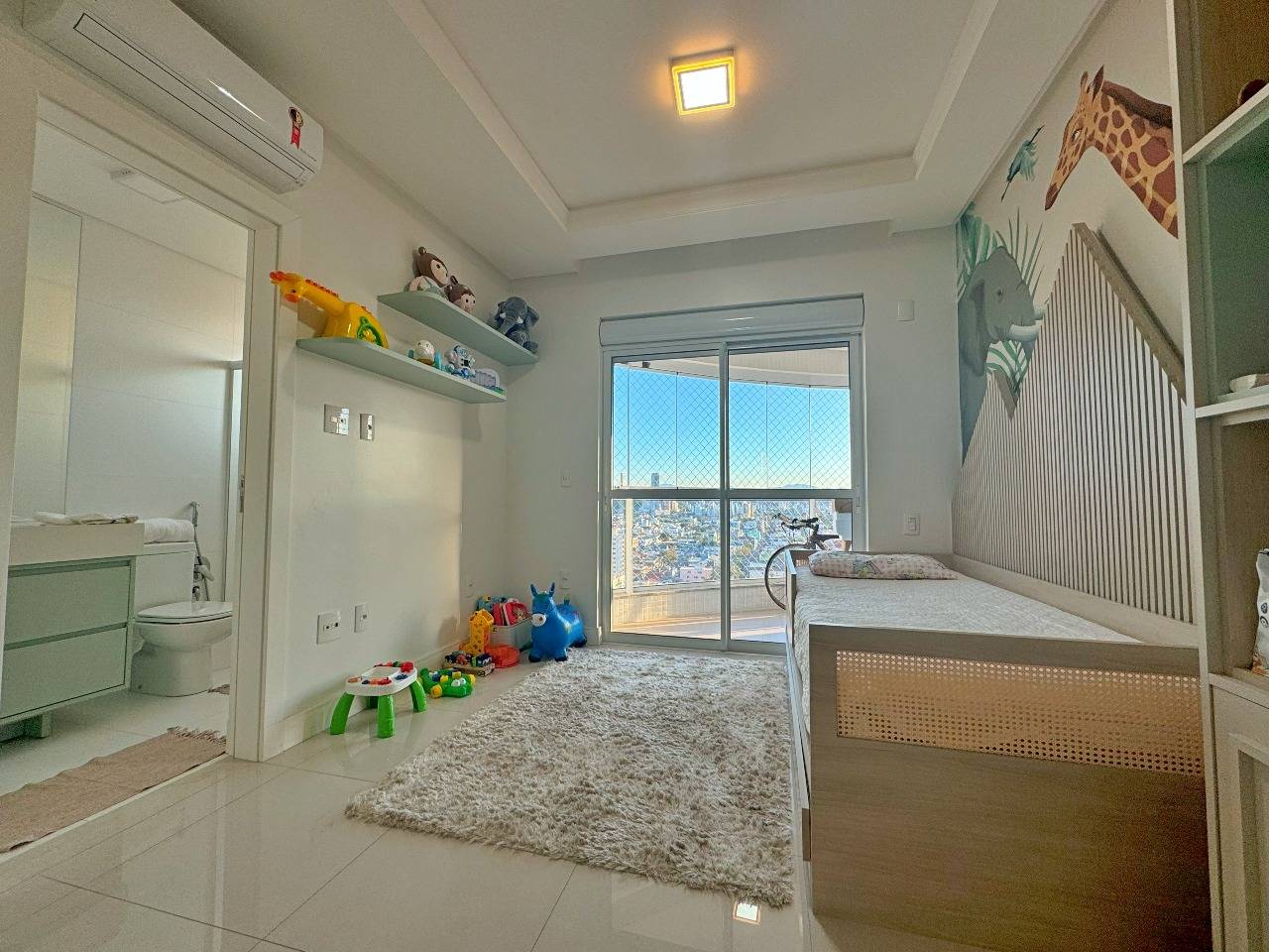Foto do imóvel Apartamento 3 Suítes Mobiliado à Venda no Edifício Royalton – Balneário Camboriú
