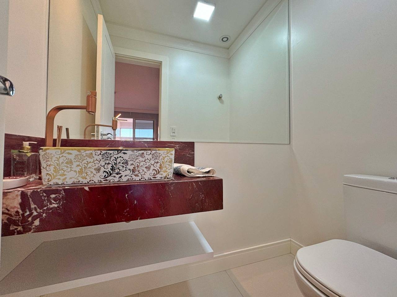 Foto do imóvel Apartamento 3 Suítes Mobiliado à Venda no Edifício Royalton – Balneário Camboriú